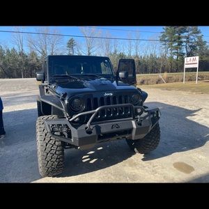 Selling front bumper for jeep Jk. Fab 4 Vengeance front bumper with fog lights.